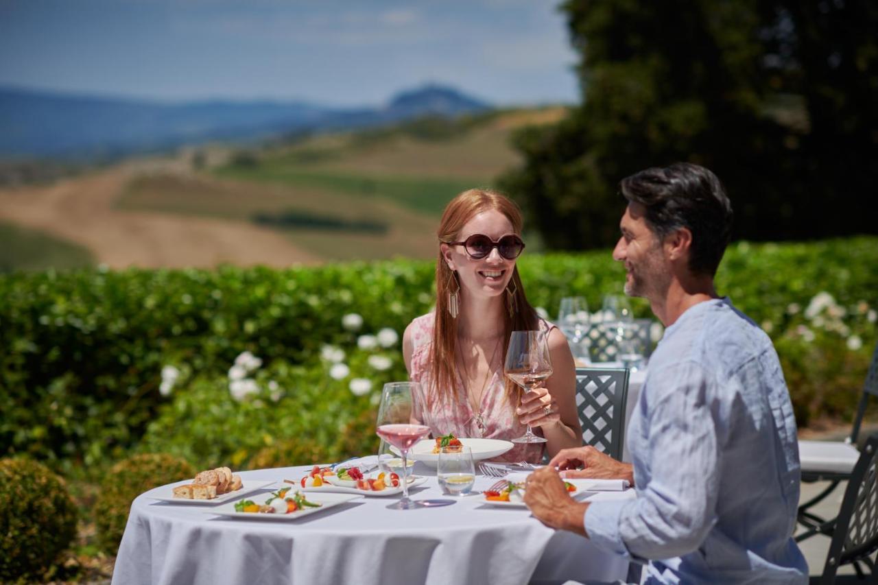 Fonteverde Lifestyle & Thermal Retreat - The Leading Hotels Of The World سان كاشانو دي باني المظهر الخارجي الصورة Wine tasting at Villa San Michele