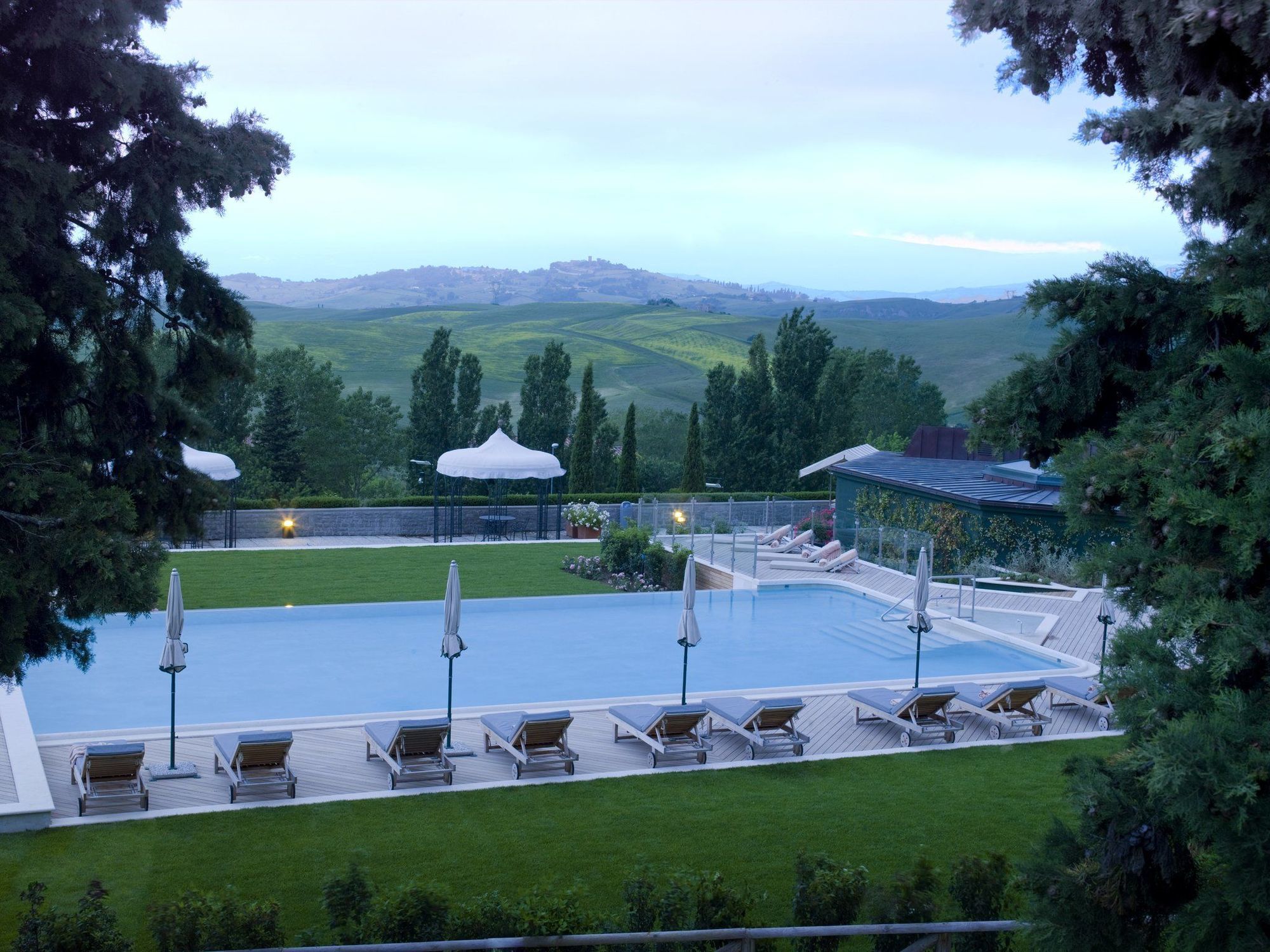 Fonteverde Lifestyle & Thermal Retreat - The Leading Hotels Of The World سان كاشانو دي باني المرافق الصورة The swimming pool at the hotel